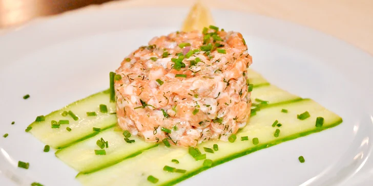 Degustační menu pro dva: lososový tatarák, candát nebo grilovaná kotleta