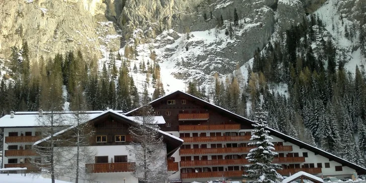 Lyžování ve středisku Arabba – Marmolada: 7 nocí, polopenze, dítě zdarma