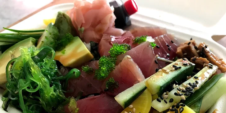 Havajské poke bowl s rybou, krevetami nebo vegetariánské + rozvoz po Praze