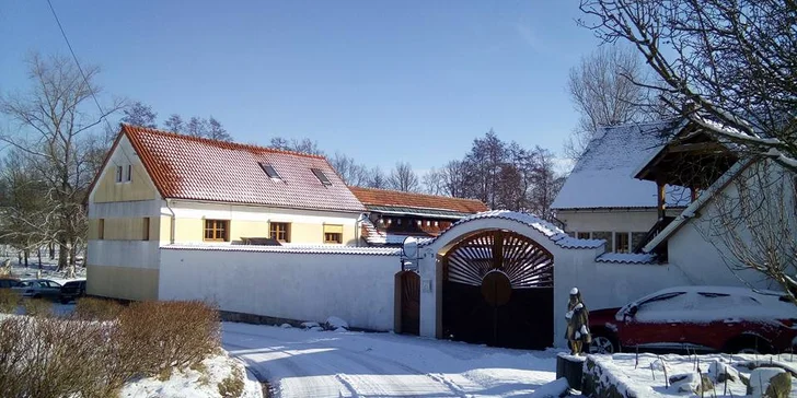 Ubytování poblíž Sedlčan: 3 nebo 5 dní s polopenzí a lahví vína na pokoji