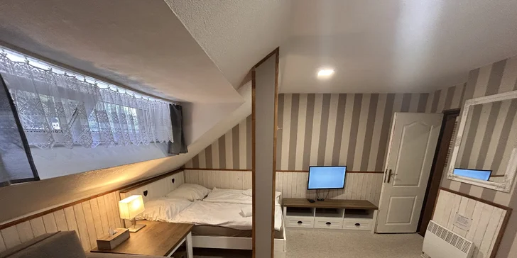 O večerní pohodu a zábavu se postará televize a Wi‑Fi. 