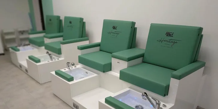 Péče o nehty: Manikúra vč. gel laku či P-Shine nebo pedikúra v centru Prahy
