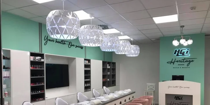Péče o nehty: Manikúra vč. gel laku či P-Shine nebo pedikúra v centru Prahy