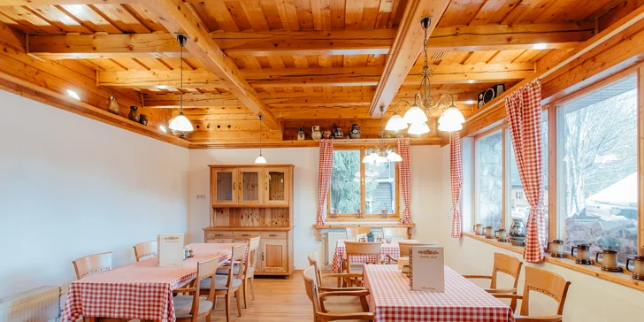 Pobyt ve srubu se snídaní a vstupem do 4* wellness Grand hotelu Permon
