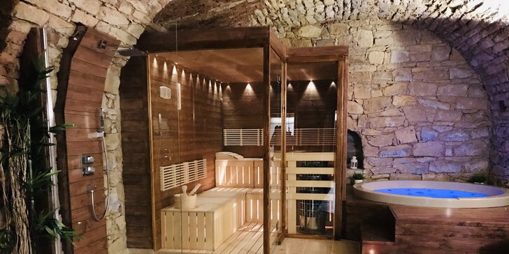 Relaxujte: 60 min. privátní vířivky i finské sauny se sektem pro dva