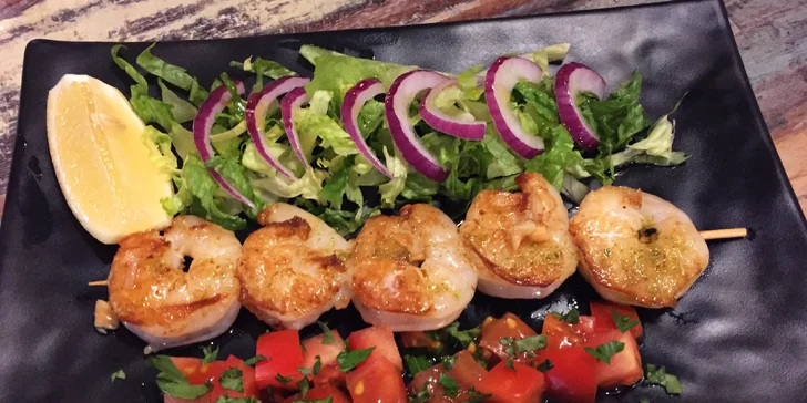 4chodové řecké menu pro 2 osoby: kalamáry, jehněčí kebab i panna cotta
