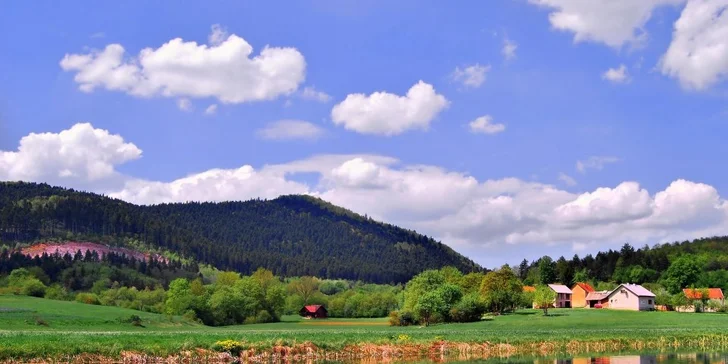 Netradiční dovolená v Českém ráji: domek na stromě pro 2–4 osoby a zapůjčení loďky