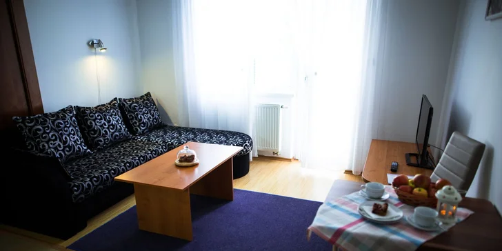 Ubytovaní budete v jednopokojovém nebo dvoupokojovém apartmánu.