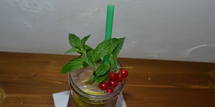 Tapas podle výběru a prosecco nebo nealko pro dva v baru Ježkovy voči