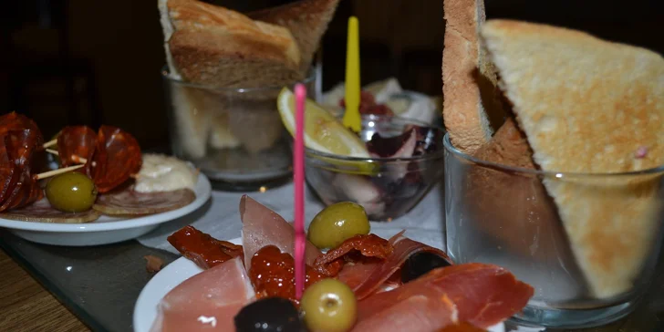 Tapas podle výběru a prosecco nebo nealko pro dva v baru Ježkovy voči