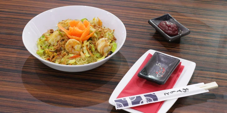 Dobroty z Asie: korejské národní jídlo bibimbap či vietnamský Bún Xáo Tom