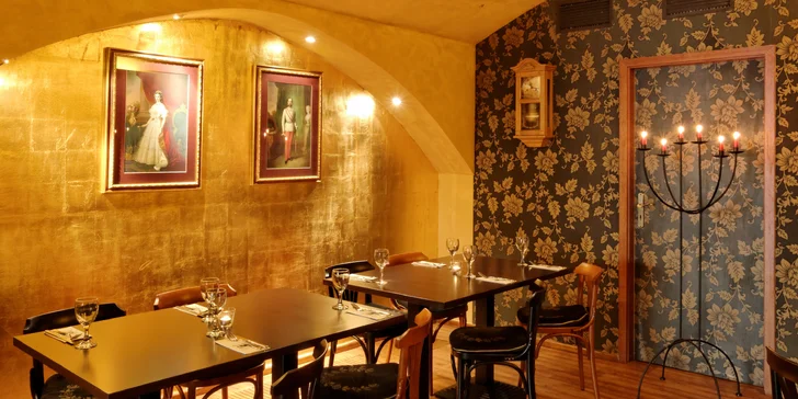 Otevřený voucher na cokoliv z menu malostranské restaurace Kočár z Vídně