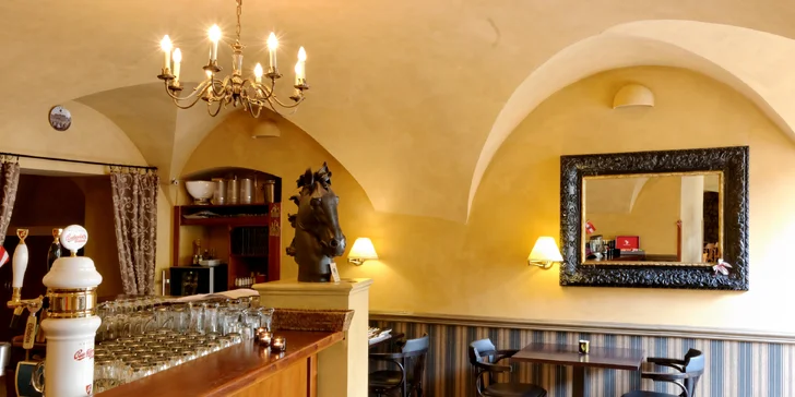 Otevřený voucher na cokoliv z menu malostranské restaurace Kočár z Vídně
