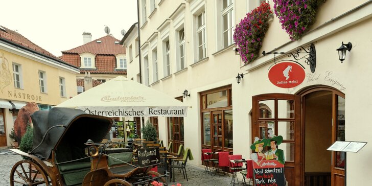 Otevřený voucher na cokoliv z menu malostranské restaurace Kočár z Vídně