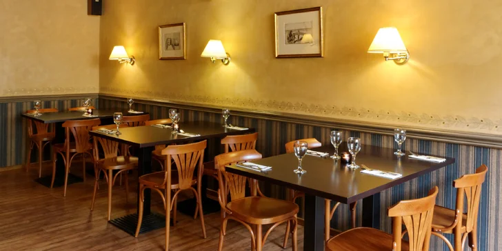 Otevřený voucher na cokoliv z menu malostranské restaurace Kočár z Vídně