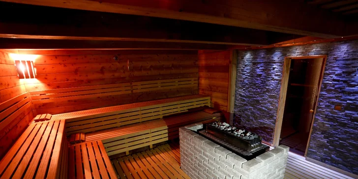 Prostorná finská sauna je až pro 30 osob. 