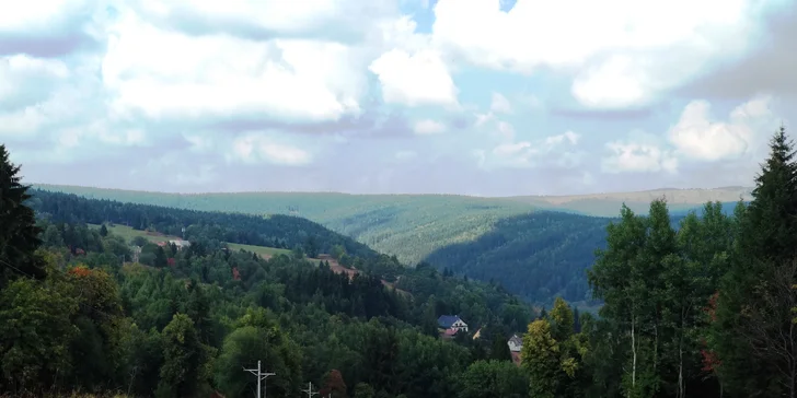 V okolí je mnoho restaurací, kam můžete zajít na oběd nebo večeři.