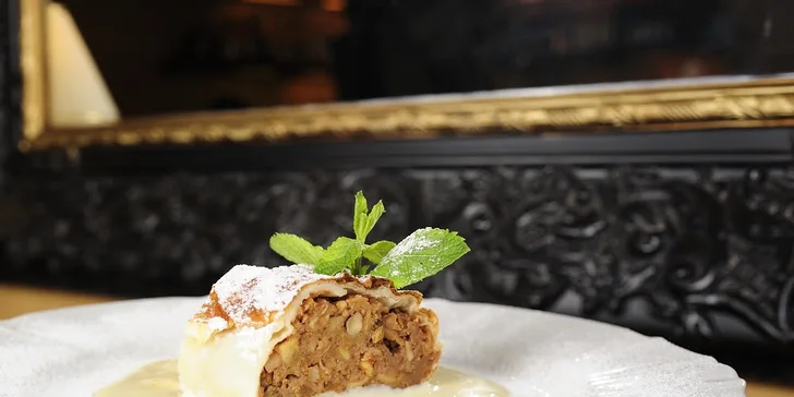 Otevřený voucher na cokoliv z menu malostranské restaurace Kočár z Vídně