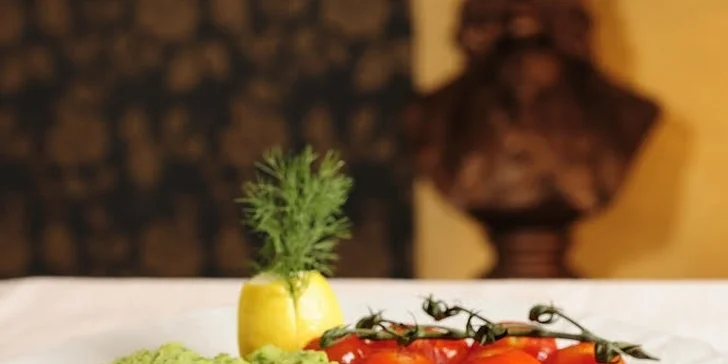 Otevřený voucher na cokoliv z menu malostranské restaurace Kočár z Vídně