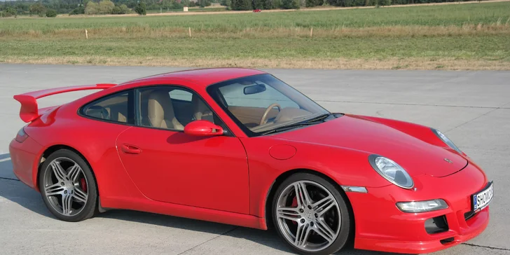 2 nebo 4 kola svižné jízdy v Porsche 911 Carrera GT3 na Polygonu Brno