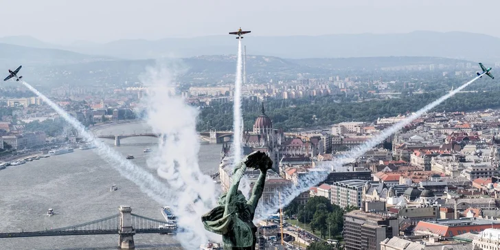 Fanděte Martinu Šonkovi: zájezd na Red Bull Air Race na Balatonu vč. vstupenky