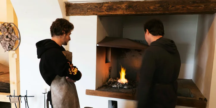 Zkuste si ukovat třeba svícen: zážitkové kování včetně oběda, pití a dárku