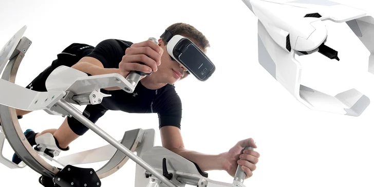 Simulátor létání a plavání ICAROS: balanční plošina pro virtuální realitu