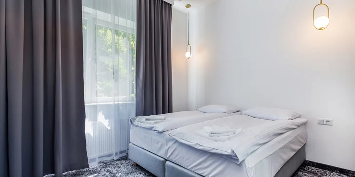 V nabídce jsou dvoulůžkové pokoje i apartmán.