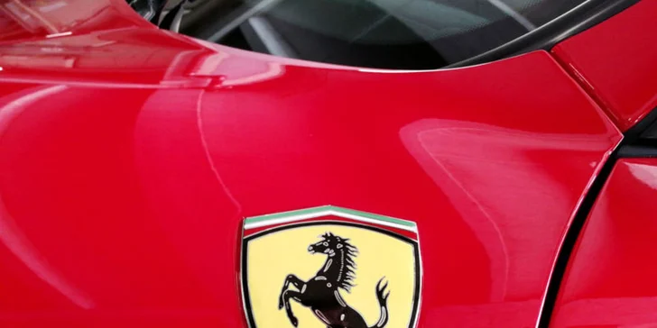 Zážitkové jízdy ve Ferrari, Lamborghini či Mercedes Benz: 15, 30 i 60 minut
