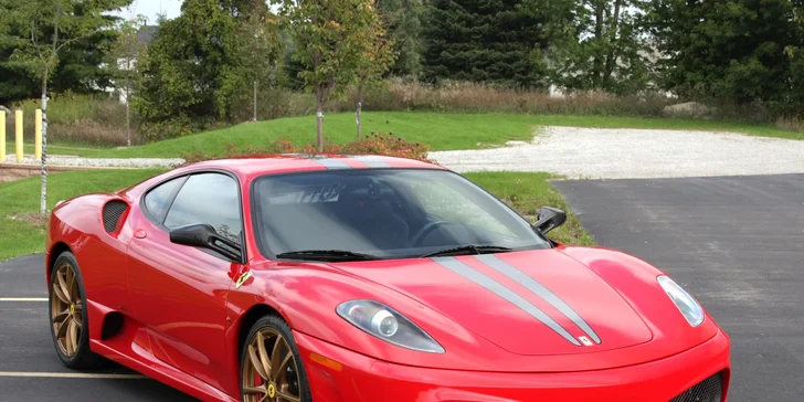 Zážitkové jízdy ve Ferrari, Lamborghini či Mercedes Benz: 15, 30 i 60 minut