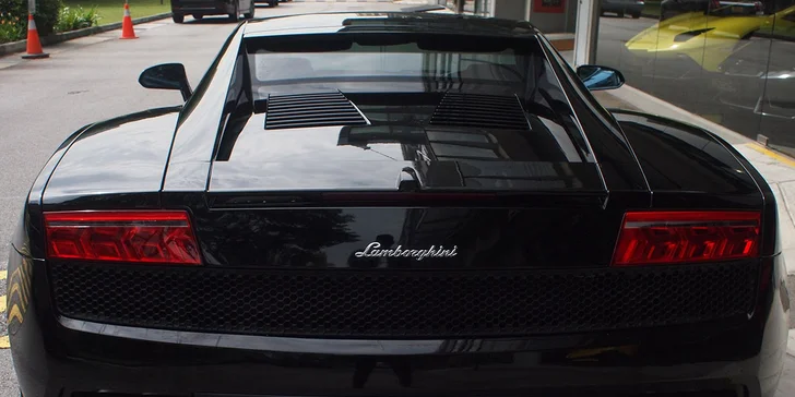 3–5 kol na technické trati v autě podle výběru: Mustang, Dodge, Nissan, Lamborghini i Ferrari