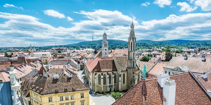 Čtyřhvězdičkový hotel v Šoproni se snídaní, wellness, vstupy na koupaliště a slevami na atrakce