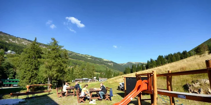 Pobyt v rodinném hotelu ve Špindlerově mlýně: polopenze, vstup do Vodního ráje a výlety