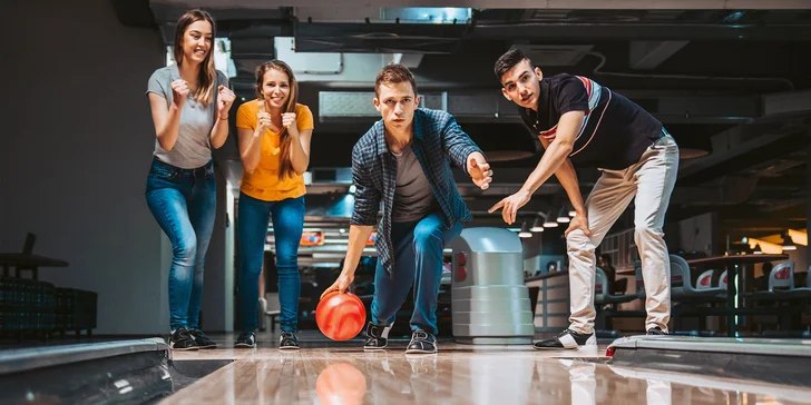 Kuželky, třeste se: hodina bowlingu v čase 11:00–18:00 až pro 6 hráčů