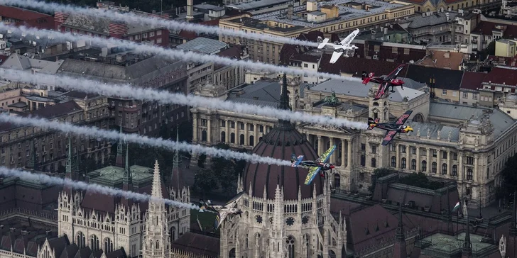 Fanděte Martinu Šonkovi: zájezd na Red Bull Air Race na Balatonu vč. vstupenky