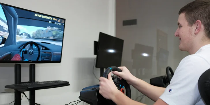 Jízda na promakaných simulátorech závodních aut: 30 minut pro 1 i 2