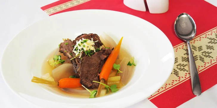 4chodové menu s foie gras, steakem či supreme a výhledem na přehradu