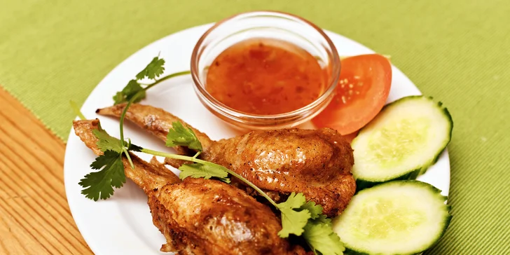 Kambodžské menu pro 2 osoby: mangový salát, tygří krevety i banánový dort