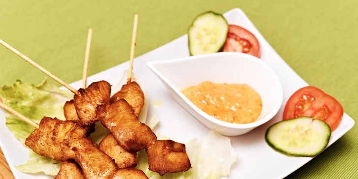 Kambodžské menu pro 2 osoby: mangový salát, tygří krevety i banánový dort