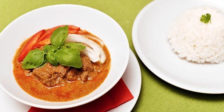 Kambodžské menu pro 2 osoby: mangový salát, tygří krevety i banánový dort