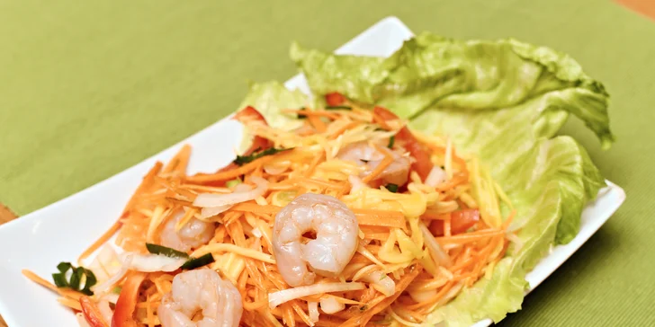 Kambodžské menu pro 2 osoby: mangový salát, tygří krevety i banánový dort