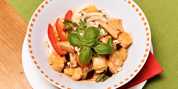 Kambodžské menu pro 2 osoby: mangový salát, tygří krevety i banánový dort