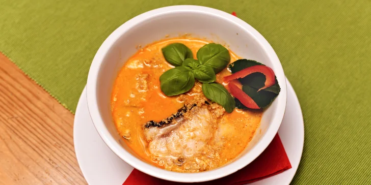 Kambodžské menu pro 2 osoby: mangový salát, tygří krevety i banánový dort