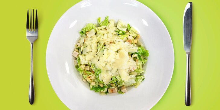 Zdravé jídlo: Caesar salát s kuřecím masem a krutony pro dvě osoby