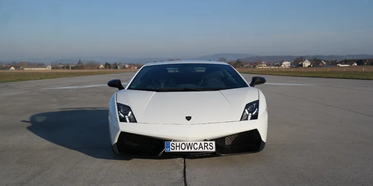 20 minut v supersportu vč. jízdy na letišti: Porsche, Lamborghini, Audi a další
