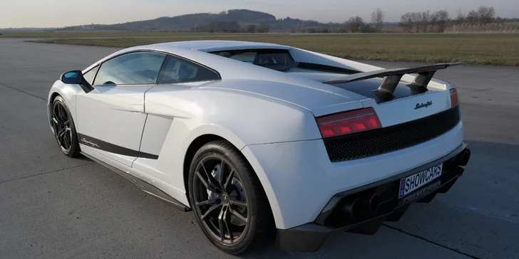 20 minut v supersportu vč. jízdy na letišti: Porsche, Lamborghini, Audi a další