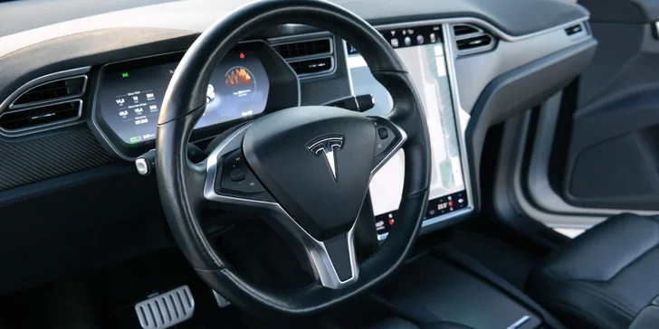 20 minut v supersportu vč. jízdy na letišti: Porsche, Lamborghini, Audi a další