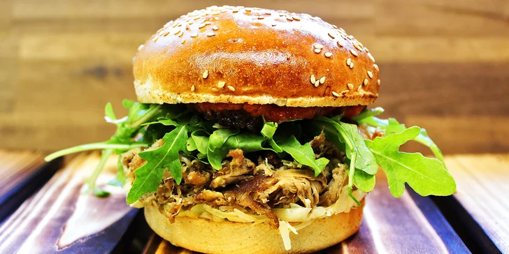 Pochutnejte si: burger menu pro dva i permanentka na 5 burgerů i s hranolky