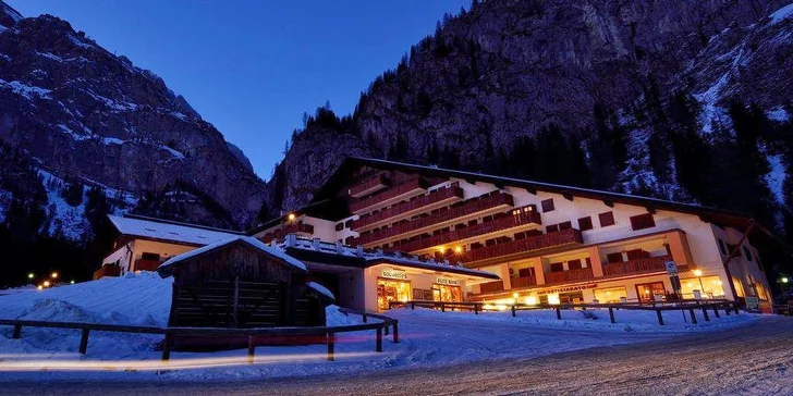 Lyžování ve středisku Arabba – Marmolada: 7 nocí, polopenze, dítě zdarma