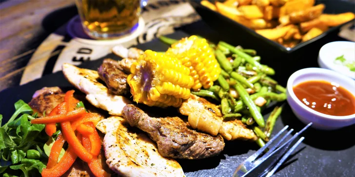 Steakové hody pro 2 nebo 4 osoby, hranolky, fazolky, kukuřice i omáčky